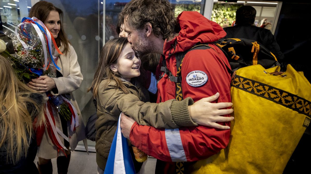 Fotky: Záchranáři jsou zpět z Turecka. Poděkovat přišel i velvyslanec